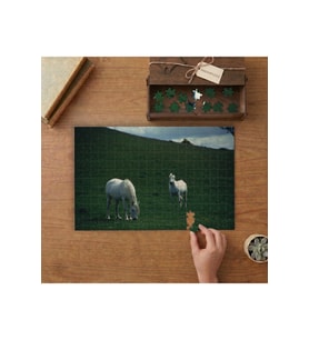 Otlayan Atlar Tasarımı 240 parça Ahşap Puzzle Ahşap Kutuda MP06145