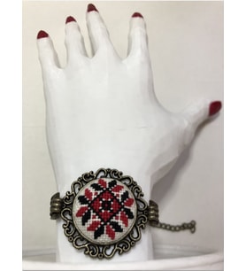 Kanaviçe İşleme Bileklik (Koyu Gri - Siyah - Kırmızı)