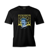 Nicola Tesla with an Electric Bacground Siyah Erkek Tshirt