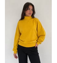 Kadın Oversize Sarı Yarım Balıkçı Yaka Triko Kazak