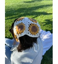 Ayçiçek Motifli Örgü Bandana (A.Krem)