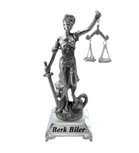 Kişiye Özel Tasarım Kristal Cam Kaideli Adalet Heykeli, Kaideli Adalet Heykel, Cam Kaideli Adalet Biblo, Cam Adalet Biblosu, Kristal Themis Heykeli, Masa Heykeli, Kaideli Themis Biblo, Ofis Biblo, Hediye Heykel, Ofis Hediyesi