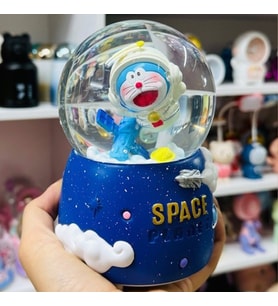 Uçan Doraemon Büyük Boy Püskürtmeli Işıklı Müzikli Kar Küresi