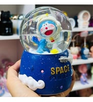 Uçan Doraemon Büyük Boy Püskürtmeli Işıklı Müzikli Kar Küresi