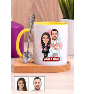 Çiftlere Özel Komik Hediye Gelin Damat Karikatürlü Ahşap Altlıklı Sarı Kupa Bardak