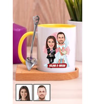 Çiftlere Özel Komik Hediye Gelin Damat Karikatürlü Ahşap Altlıklı Sarı Kupa Bardak
