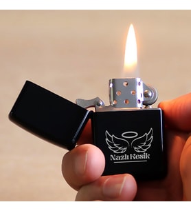 Kişiye Özel İsimli Benzinli Zippo Çakmak Melek Kanat Temalı (Siyah)