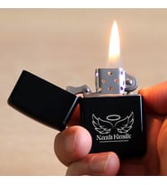 Kişiye Özel İsimli Benzinli Zippo Çakmak Melek Kanat Temalı (Siyah)