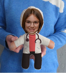 BK Gift Kişiye Özel Fotoğraflı Kız Çocuk Doktor Bebek Yastık-1 (Beyaz)