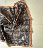 Cappio Scarf İpek Görünümlü Etnik Esinti Şal (Kahverengi-Siyah)