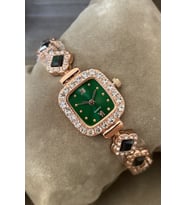 Özel Saat Kutulu Parıltılı Zirkon Taş Çevreli Kare Kadın Kol Saati Metal Kordonlu Rose Gold Yeşil Renkli Özel Gün Doğum Günü İçin Yıldönümü İçin Sürpriz Hediye Eşinize Sevgiliye Ablaya Anneye Teyzeye Halaya Kız Kardeşe Çocuğa Hediye Anı