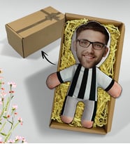 BK Gift Hediye Kutusunda Kişiye Özel Fotoğraflı Siyah Beyaz Futbolcu Bebek Yastık-1, Arkadaşa Hediye, Sevgiliye Hediye, Doğum Günü Hediyesi