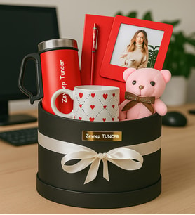 Kişiye Özel Fotoğraflı,Çerçeve,Defter,Kalem,Ayıcık Anahtarlık,Kalpli Fincan Ve Termos Premium Silindir Kutu Hediye Seti (STD)