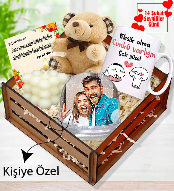 Kişiye Özel Kar Küresi & Peluş Ayıcık & Mum & Varlığın Çok Güzel Kupa Premium Hediye Seti
