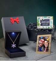 Kişiye Özel Led Işıklı Kutusunda 925 Ayar Gümüş Lotus Kolye & Fotoğraflı