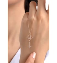Kadın Orjinal 925 Ayar Gümüş Zirkon Taşlı Anahtar Motif Model Kolye (Rose)