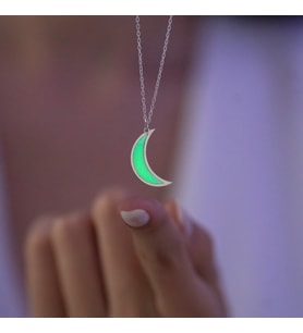 925 Ayar Gümüş Gece Parlayan/Fosforlu Ay Tasarımlı Kadın Kolye