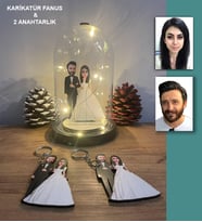 KİŞİYE ÖZEL EVLİ, SEVGİLİ, ÇİFT , GELİN DAMAT  IŞIKLI KARİKATÜR FANUS BİBLO VE 2 ANAHTARLIK SET m6