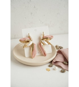 Pembe Renk Lotus Yaprak Model Kadın Küpe