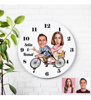 Karikatürlü Bisikletli Sevgililer Kişiye Özel Ahşap Duvar Saati