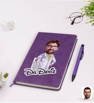 BK Gift Kişiye Özel Erkek Göz Doktoru Karikatürlü Mor Termo Deri Defter Kalem Seti Model 1