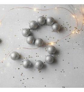 6’lı 4 cm Gümüş Yılbaşı Ağaç Süsü Seti – Parlak Noel Topu Dekorasyon
