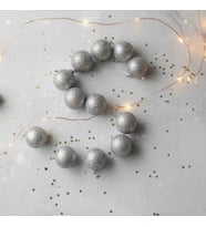 6’lı 4 cm Gümüş Yılbaşı Ağaç Süsü Seti – Parlak Noel Topu Dekorasyon