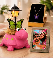 Kişiye Özel Fotoğraflı Pembe Kaplumbağa Masa Lambası ve Kelebek Kolye Hediye Seti