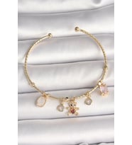 Pirinç Gold Renk Sallantı Zirkon Taşlı Ayıcık Figür Kırmızı Kalp Detay Charm Kadın Bileklik - TJ-BB6896
