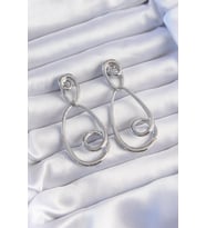 Pirinç Gümüş Renk Kıvrımlı Sallantılı Küpe - TJ-BKP9236