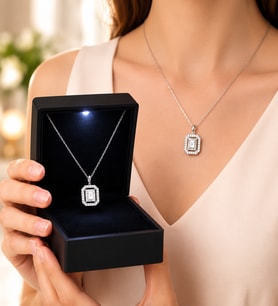Işıklı Kutusunda Premium Tasarım 925 Ayar Baget Taşlı Gümüş Kolye