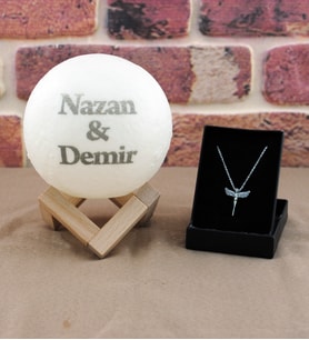 Kişiye Özel 3D Ay Gece Lambası Moonlıght 12 Cm Melek Kolye  * STAND HEDİYELİ*