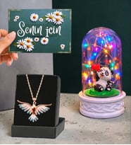 Premium Hediye Seti Renkli Anka Kuşu Kolye ve Renkli Işıklı Pandalı Fanus