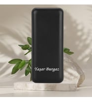 KİŞİYE ÖZEL İSİM BASKILI DERİ GÖRÜNÜMLÜ MİNİ POWERBANK (Siyah)