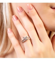Beyaz Zirkon Taşlı Kelebek Detaylı Silver Renk Free Size 925 Ayar Gümüş Kadın Yüzük