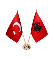 Masa Üstü Arnavutluk Bayrağı Türk Bayrağı İkili Pirinç Direk Masa Bayrak Seti