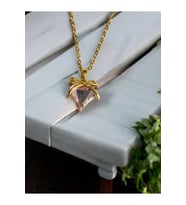 Pembe Kristal Kalpli Kadın Kolye – Zirkon Taş Detaylı, Paslanmaz Çelik 55 cm Zarif Tasarım (Gümüş)