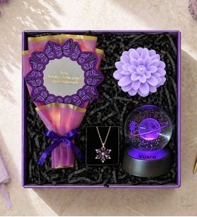 Kişiye Özel Led Işıklı Cam Satürn Kız Kar Küresi & Aynalı Kelebek Buketi & Lotus Mum Ve Lotus Kolye