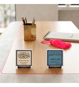 Evinizdeki veya Ofisinizdeki Çalışma Masaları İçin Mutlak Sahiplik Vurgulu Deri Detaylı ve Anlamlı Bismillah Çevirili İkili Tasarım Takım 10x10 cm, Pudra - Gök Mavi