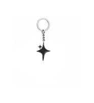 Siyah Aesthetic Stars Figürlü Unisex Anahtarlık – Minimal Gotik ve Kozmik Stil Dokunuşu
