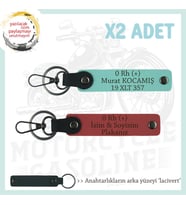 Motorcuya, İsim Plaka ve 0 Rh (+) Kan Grubu Yazılı Hediyelik x2 Anahtarlık, Nar Çiçeği-Turkuaz-Laci (Çok Renkli)