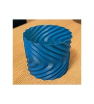 Distortion Dekoratif Vazo & SAKSI Büyük Boy (PLASTİKTİR 20 CM ÇAP 17 CM YÜKSEKLİK)