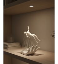 3D El Üzerinde İnsan Figürü Beyaz Minimal Masa Üstü Dekor