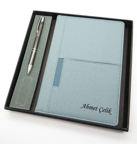 Signator® Codex  N274 Kişiye Özel Defterli Set - İsme Özel Gri Kalem + İsme Özel Açık Mavi Defter  İsme Özel Kutusunda Hediyelik Set (Karışık)