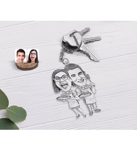 BK Gift Kişiye Özel Karakalem Aşçı Çift Karikatürlü Şeffaf Pleksi Anahtarlık-1 (Beyaz)