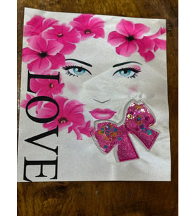 3 BOYUTLU OYNAR PULLU FİYONKLU PEMBE ÇİÇEKLİ ARMA APLİKE 23X19 CM