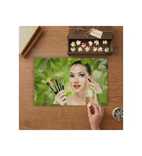 Makyaj Yapan Kadın Tasarımı 240 parça Ahşap Puzzle Ahşap Kutuda MP00635