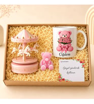 Kişiye Özel İsimli Ayıcıklı Kupa & Müzikli Atlıkarınca & Panda Mum Hediye Kutusu Romantik Sevgili He