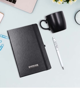 Kişiye Özel Siyah Defter & Beyaz Touch Pen & Siyah Mat Kupa Hediye Seti