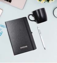 Kişiye Özel Siyah Defter & Beyaz Touch Pen & Siyah Mat Kupa Hediye Seti